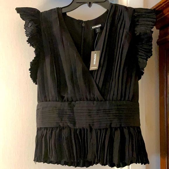 Express Tops - 🎉🎉🎉HP🎉🎉🎉Nwt Express Sz SP Black zip back fan cap sleeves